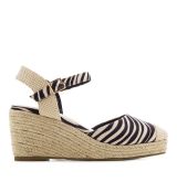 Espadrilky na kline, vzor zebra. Čiernobiele.