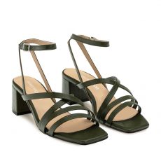 Kožené sandále s kríženými remienkami. Zelené.