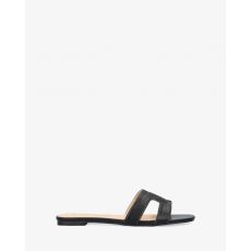 Šľapky na rovnej podrážke. Čierne.