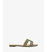 Šľapky na rovnej podrážke. Zelené.