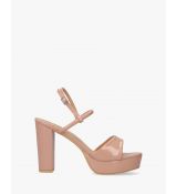 Sandále na platforme, lakované. Telové.