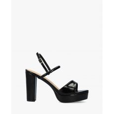 Sandále na platforme, lakované Čierne.